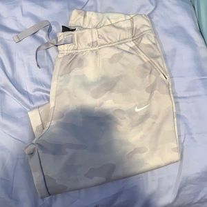 Nike Camo 7/8 sweatpants